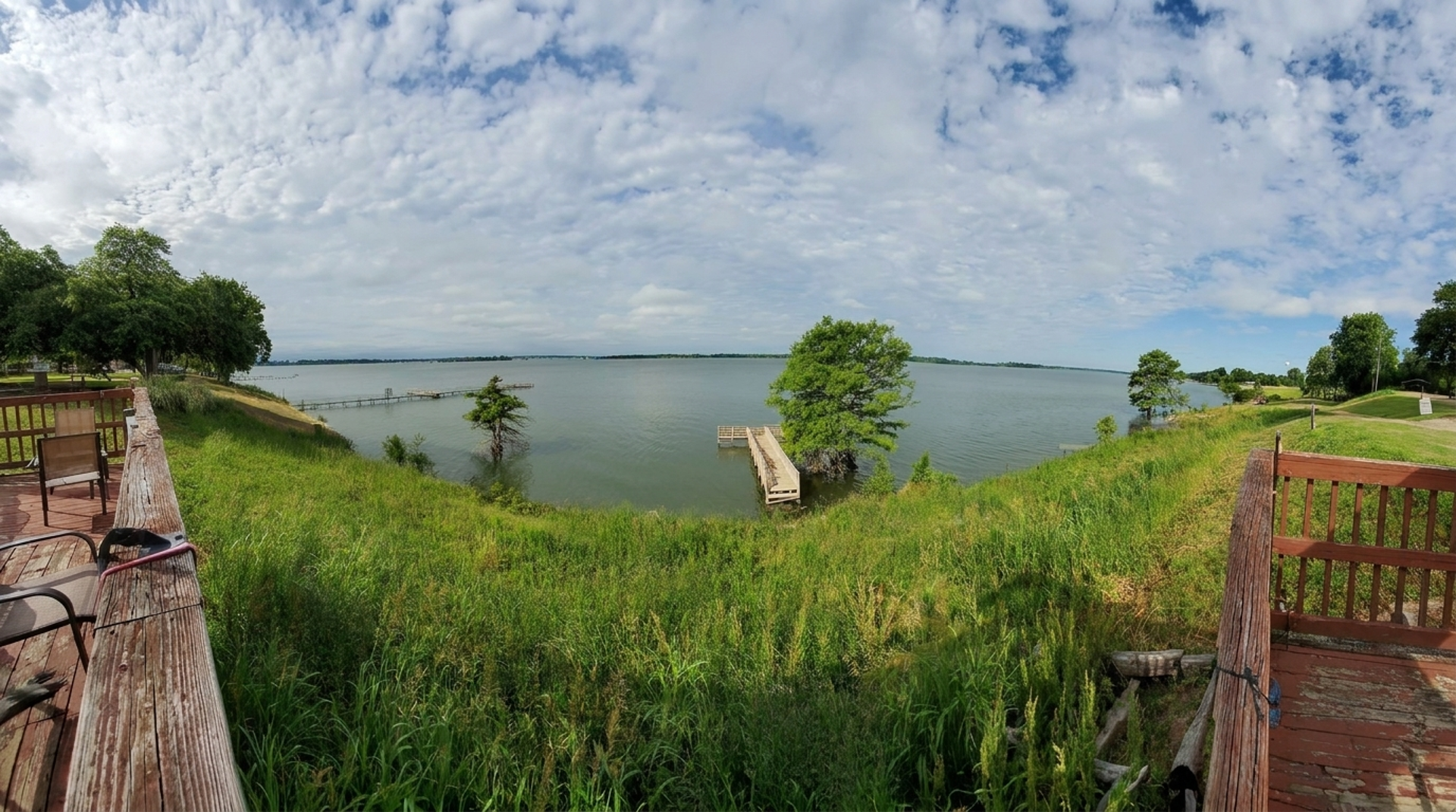 The only waterfront table open